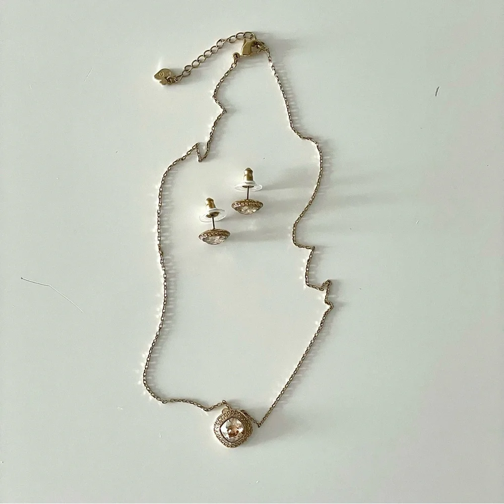 NWT Swarovski Gold Tone Crystal Necklace & Earrings Set - Picture 3 of 11